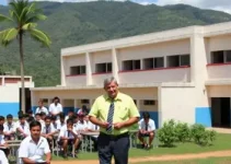 Prefeito Rodrigo Cunha entrega Escola Maceió Leitura